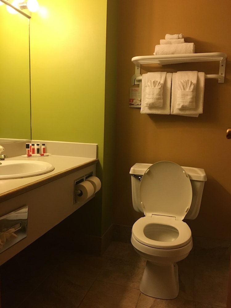Ramada Portland Airport - photo 13