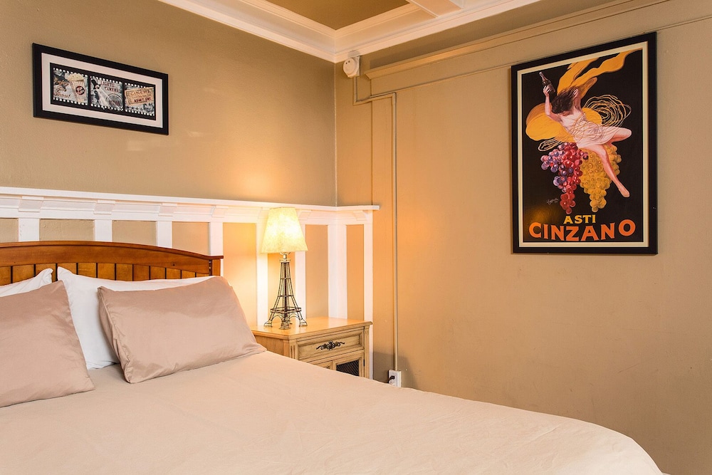 Hollywood Hills Suites - photo 11