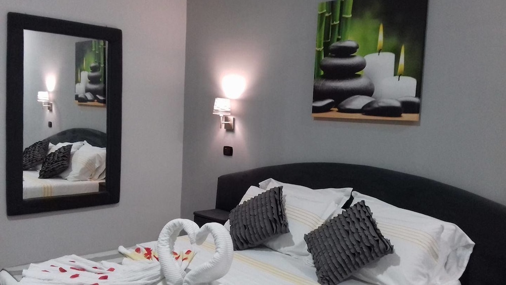 Hotel LePinède in Giugliano In Campania, Italy