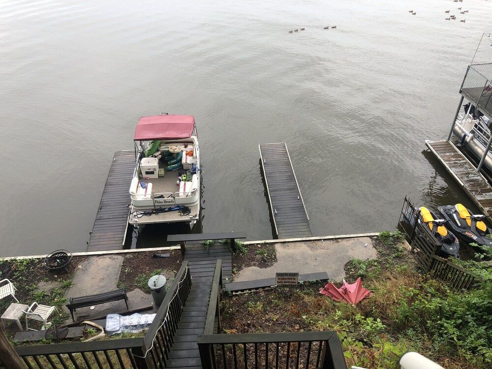 Andrew's Lakeside Resort - photo 14