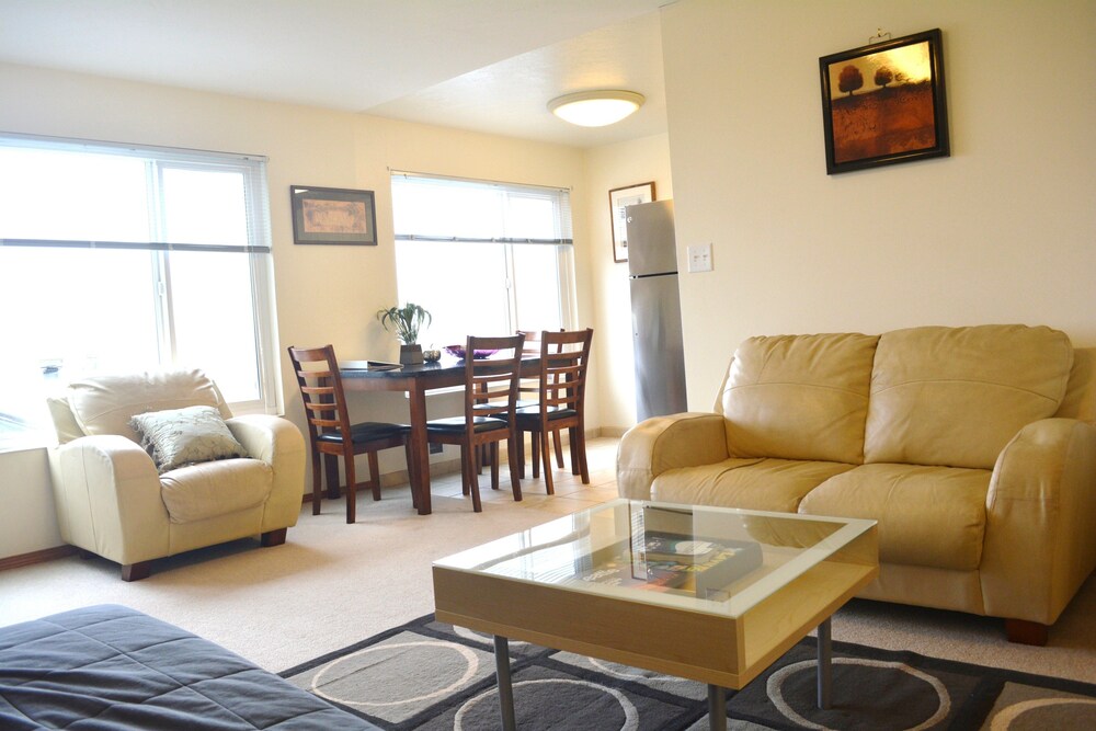 Sunny Westlake Suites by Metro - photo 27