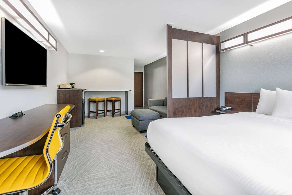 Microtel Inn & Suites by Wyndham Austin Airport - photo 15