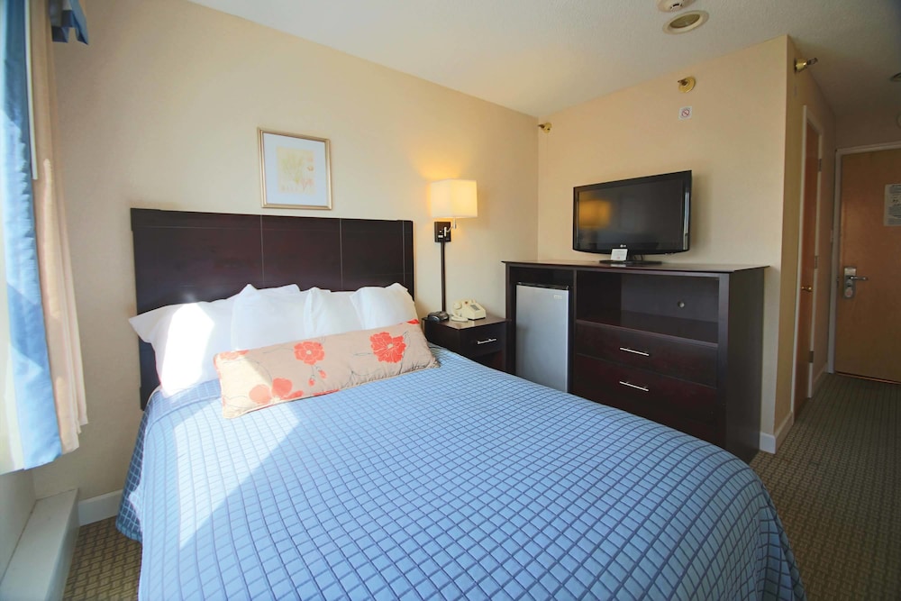 Harrison Hall Hotel - photo 14