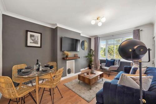 Stylish Maisonette near the heath with Free parking & Wi Fi — 4-Star Luxury Hotel in Maidstone, United Kingdom