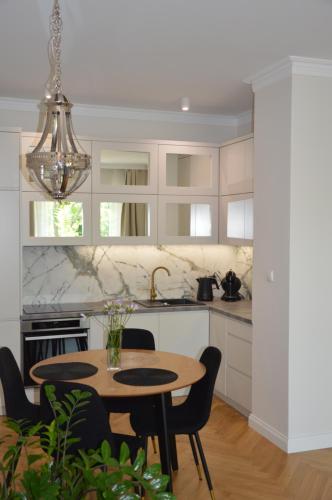 Almi Apartment Villa Moderno z podziemnym bezpłatnym parkingiem — 4-Star Luxury Hotel in Torun, Poland