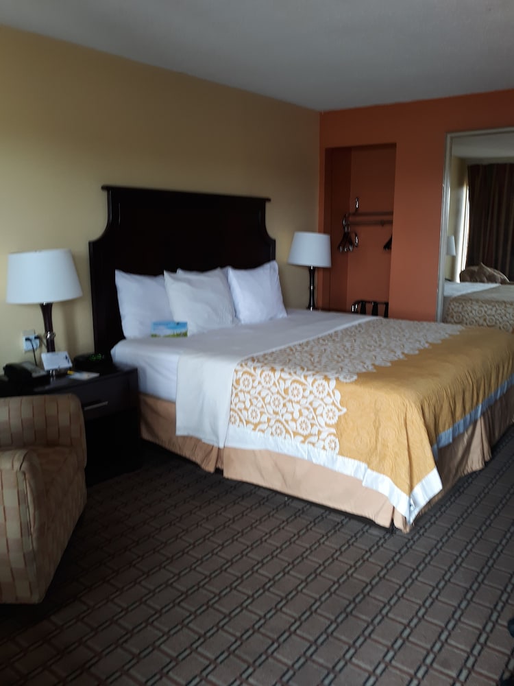 Days Inn by Wyndham Blytheville - photo 24
