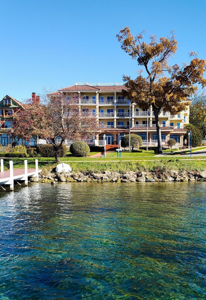 Bella Vista Suites — hotel in Lake Geneva