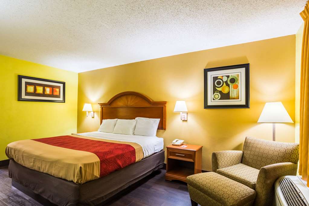 Econo Lodge Picayune - photo 8