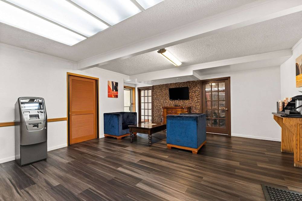 Rodeway Inn Brooklawn NJ - photo 2