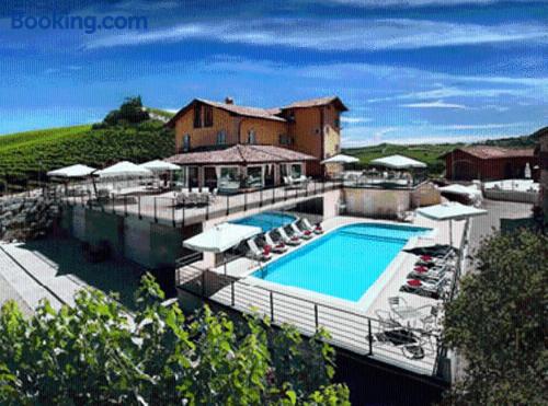 Mongalletto — 4-Star Luxury Hotel in Castellinaldo, Italy
