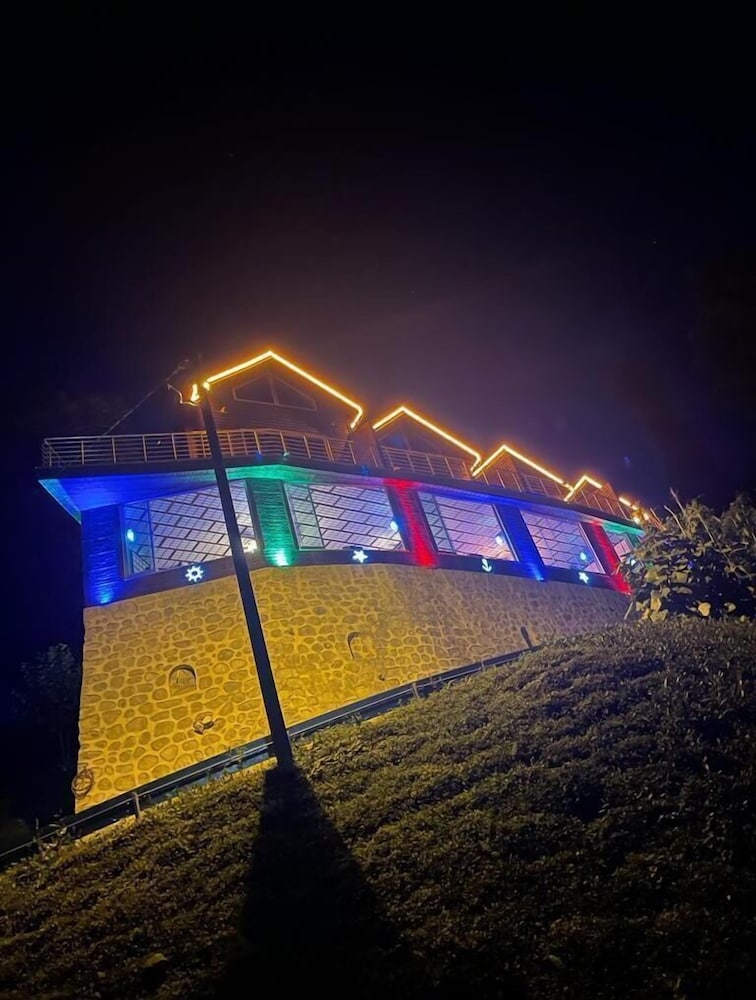 Kral Dağ Evleri - last minute hotel in Camlihemsin