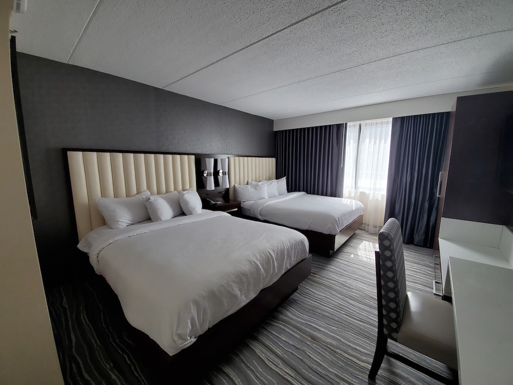 Embassy Suites Syracuse - photo 17
