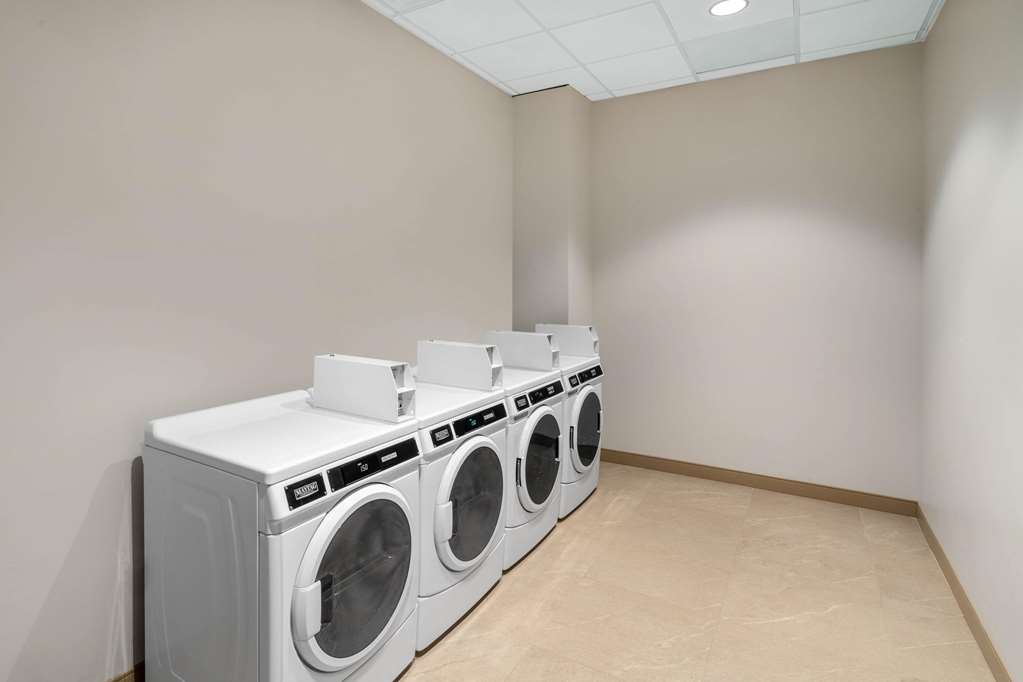 La Quinta Inn & Suites by Wyndham Nashville Downtown Stadium - photo 61