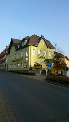 Goldener Löwe Triebes - carbon neutral hotel in Triebes