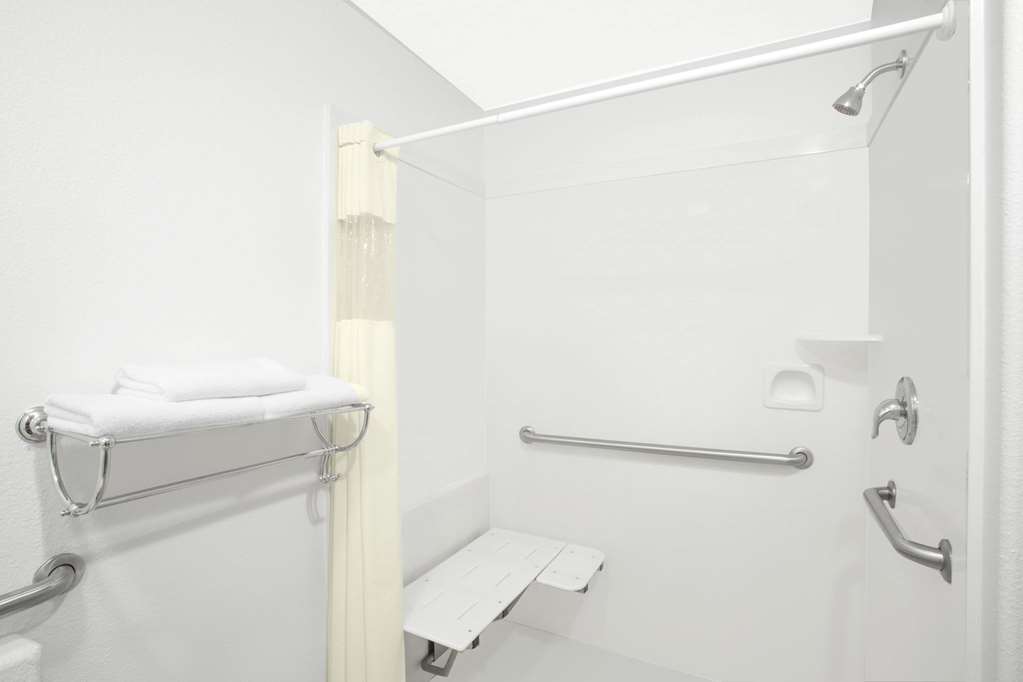 Howard Johnson Hotel & Suites by Wyndham St. George - photo 11