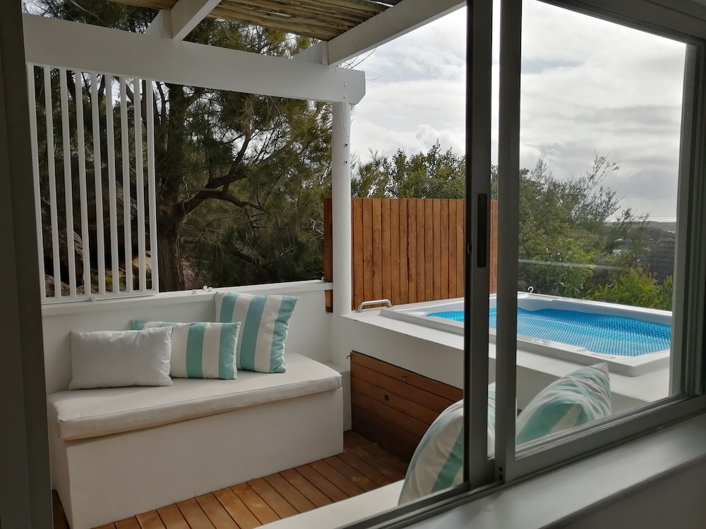 African Violet Guest Suites — 4-Star Luxury Hotel in Cape Town, South Africa