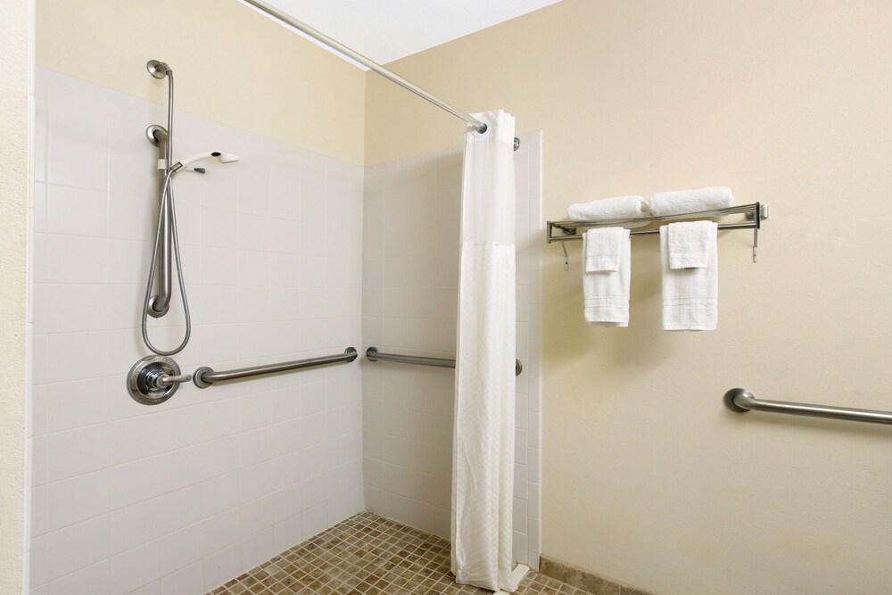 Days Inn by Wyndham Darien - photo 11