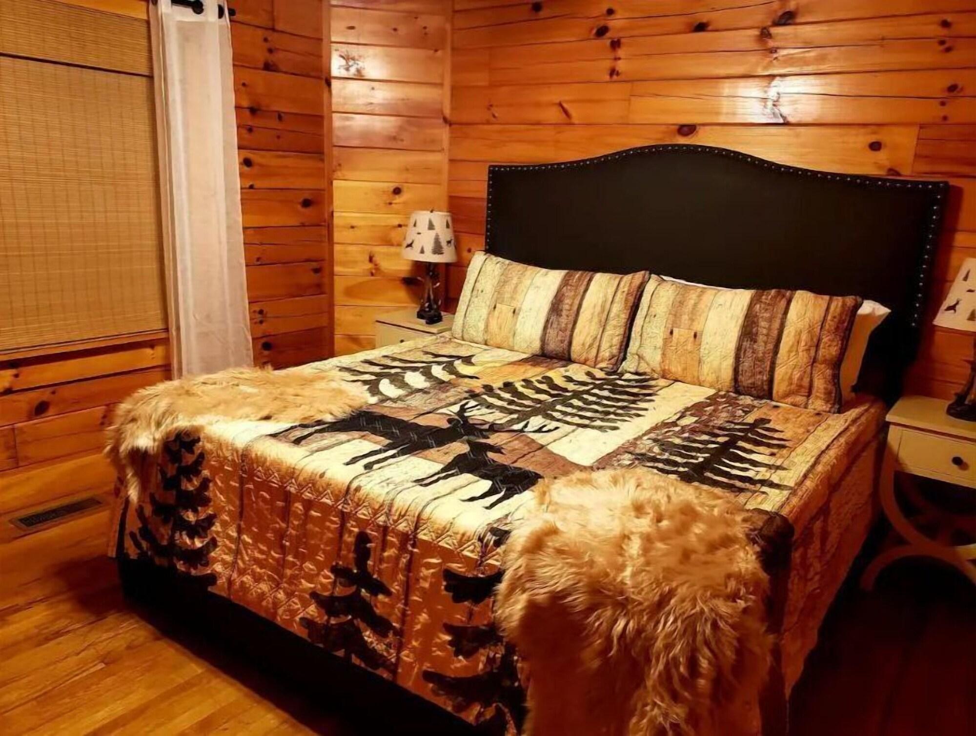 Smokey Mountain Retreat in Waynesville, United States