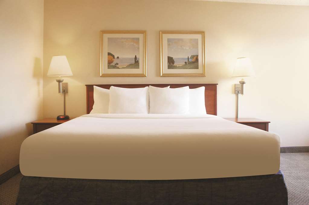 La Quinta Inn & Suites by Wyndham El Paso West Bartlett - photo 12