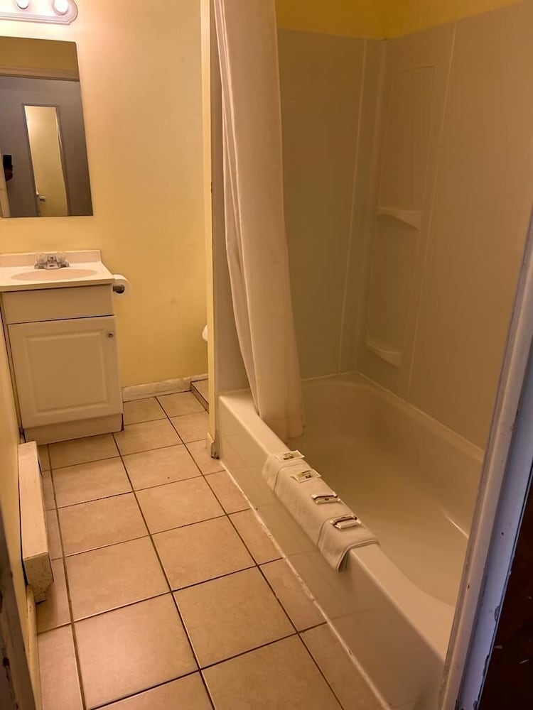 Country Place Inn And Suites - photo 14