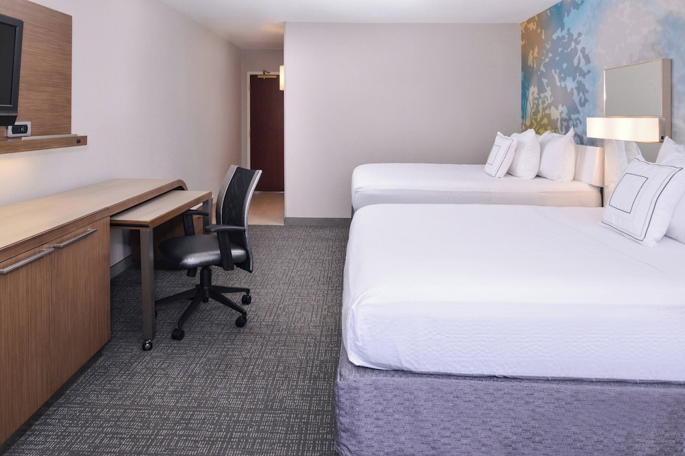 Country Inn & Suites by Radisson Brown Deer Milwaukee North - photo 11