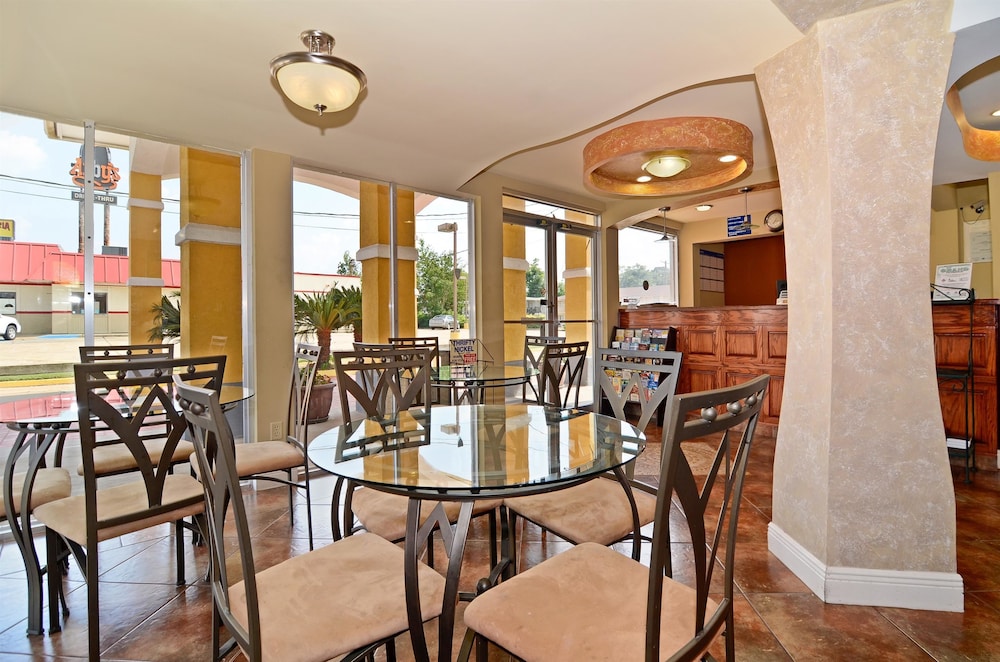 Americas Best Value Inn Alexandria - photo 20
