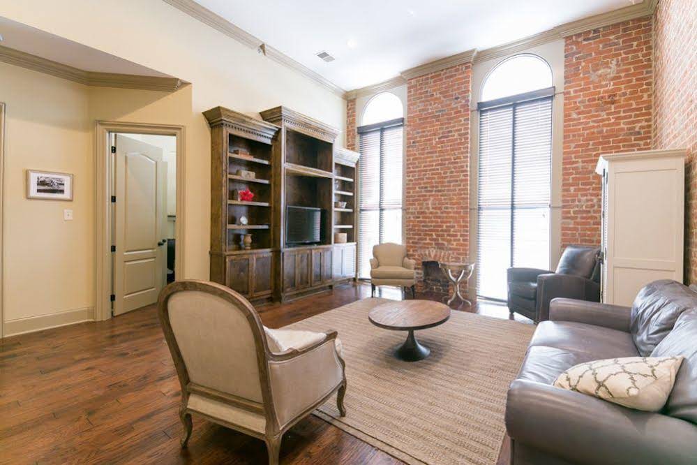 Hosteeva Baronne Street Suites - photo 21