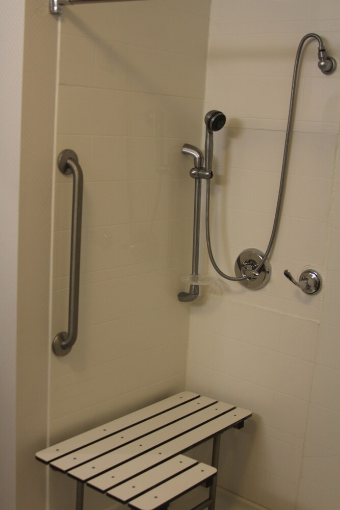 Hampton Inn Pratt - photo 32