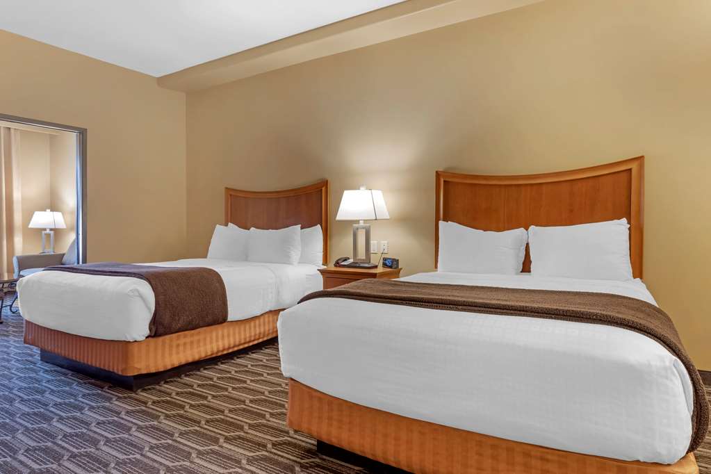 Best Western Plus Swiss Chalet Hotel & Suites - photo 26
