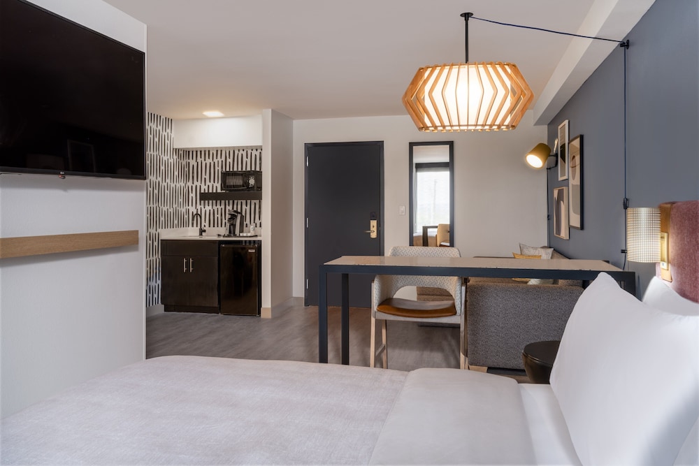 Atwell Suites Austin Airport by IHG - photo 15