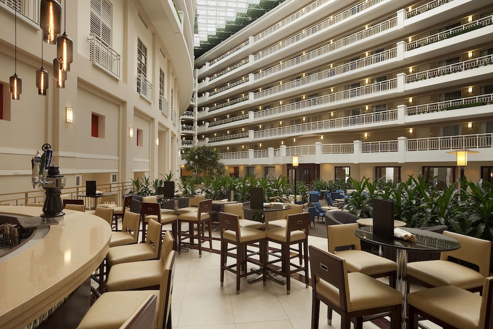 Embassy Suites by Hilton Alexandria Old Town - photo 37