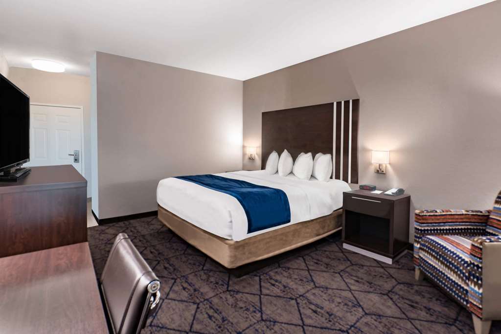 Baymont by Wyndham Albuquerque Airport - photo 8