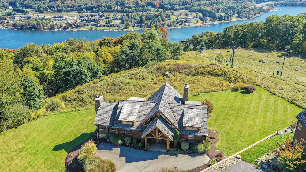 Wispy Business in Mchenry, United States