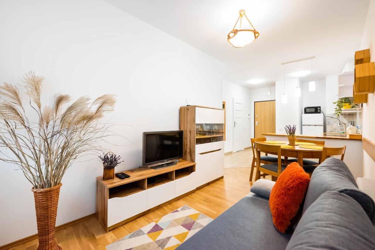 Metro Bemowo Colourful Apartment by Bookinghost — 4-Star Luxury Hotel in Warsaw, Poland