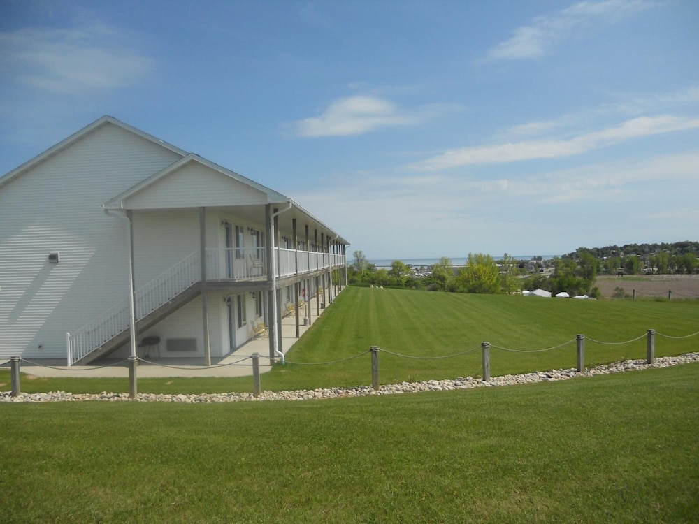 Coho Motel and Suites - photo 29
