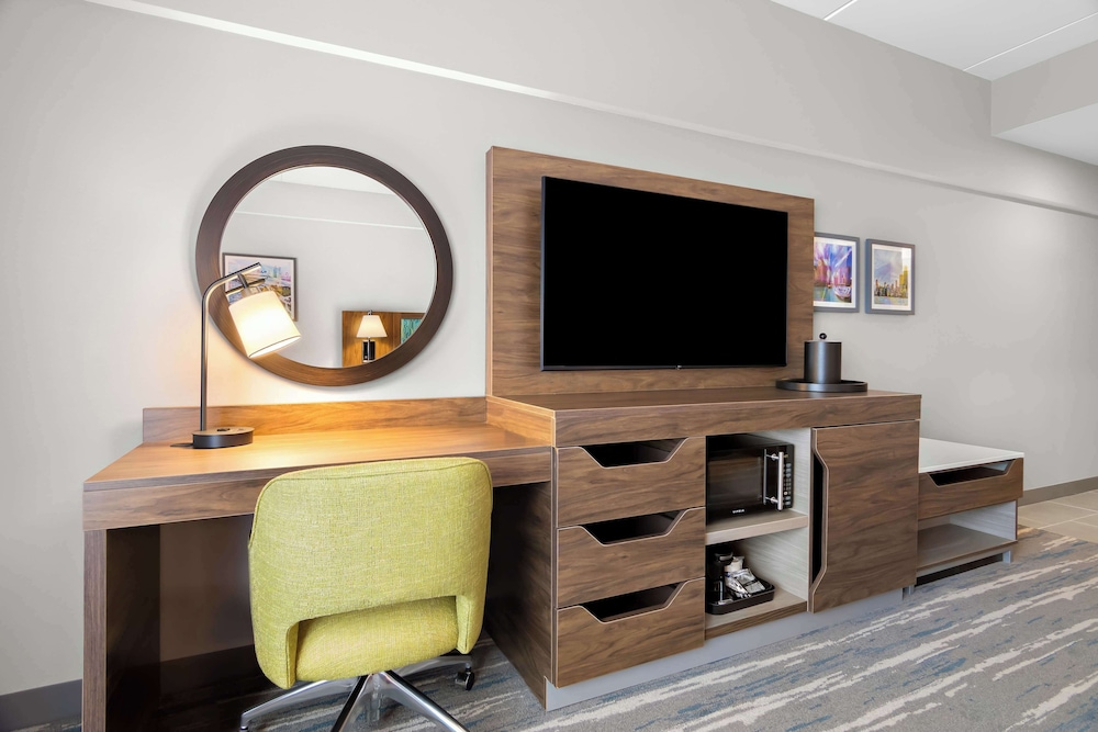 Hampton Inn & Suites by Hilton Chicago Medical District UIC - photo 12