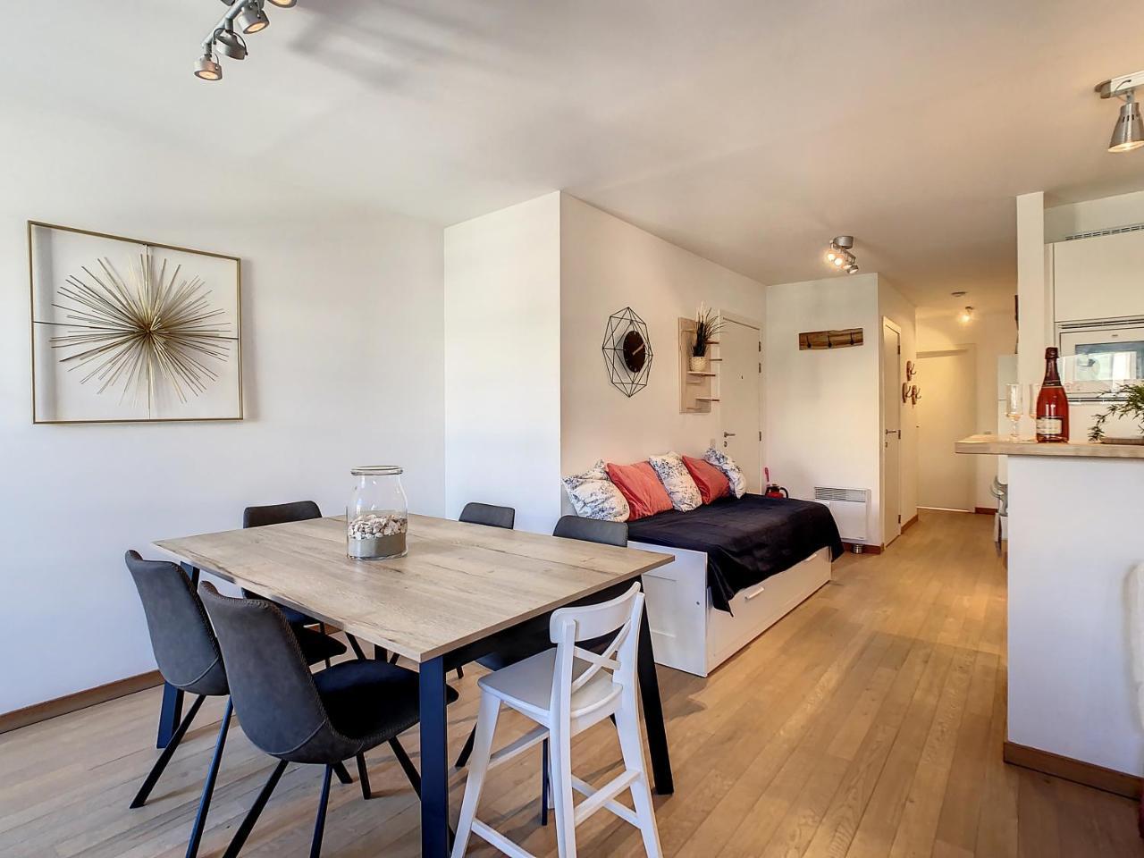 Appartement 'Emmy' in Oostduinkerke Bad — 4-Star Luxury Hotel in Koksijde, Belgium