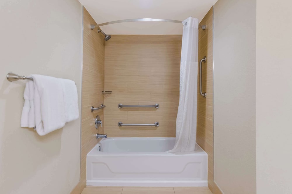 Comfort Inn South Oceanfront - photo 22