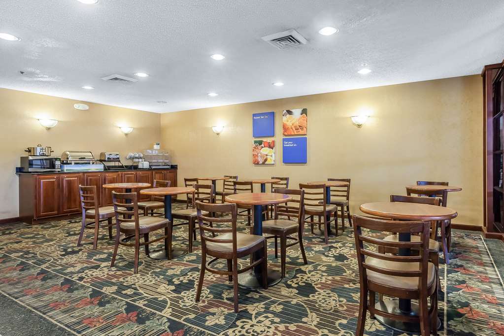 Comfort Inn Cleveland Airport - photo 22