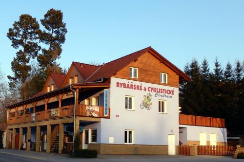 Penzion Terasa při Rybářském a cyklistickém centru — hotel in Chlum U Trebone