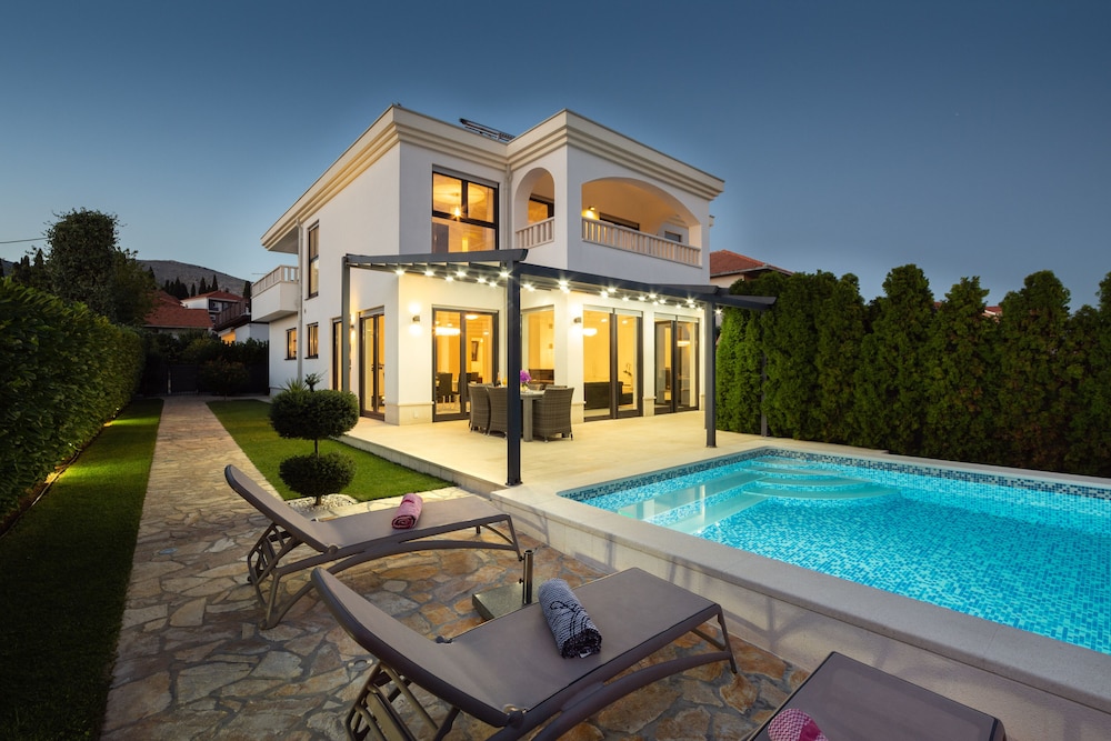 Luxury City Villa Trogir — 4-Star Luxury Hotel in Trogir, Croatia