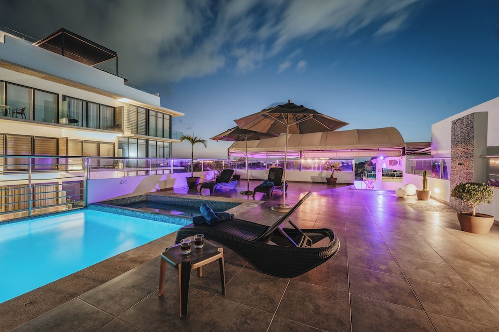 Rooftop pool