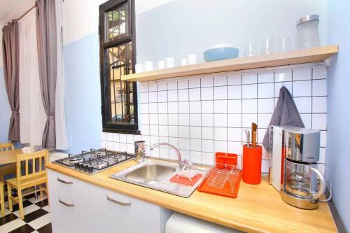 Opera House 2BR Apt with Tbilisi Charm By Wehost — 4-Star Luxury Hotel in Tbilisi, Georgia