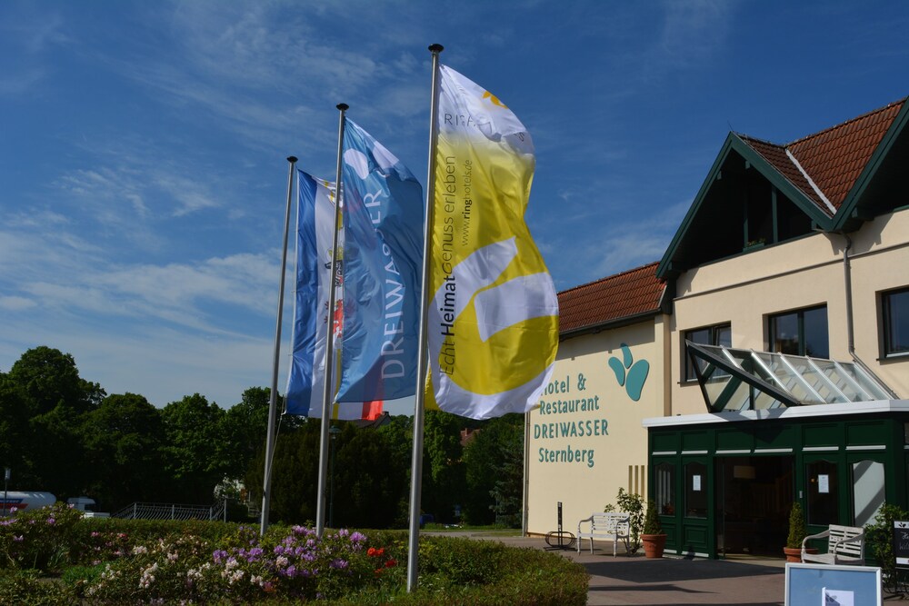 Seehotel Sternberg — 4-Star Luxury Hotel in Sternberg, Germany