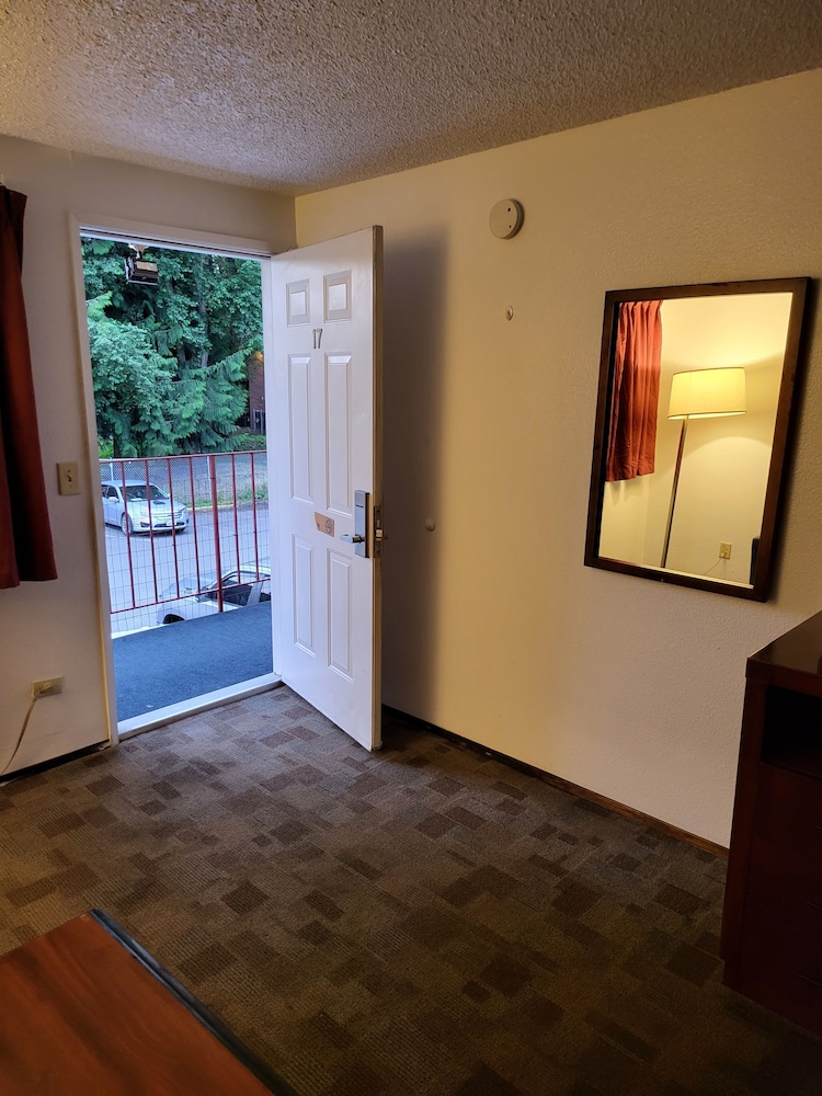 Smokey Point Motor Inn - photo 59