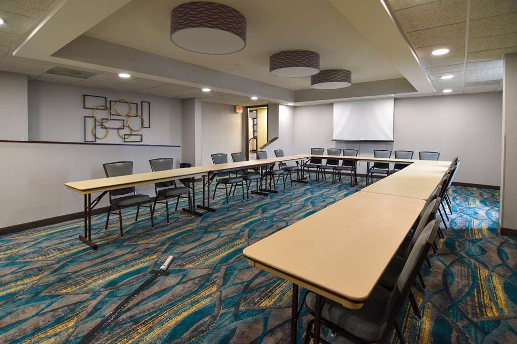 Best Western Plus Indianapolis North at Pyramids - photo 7