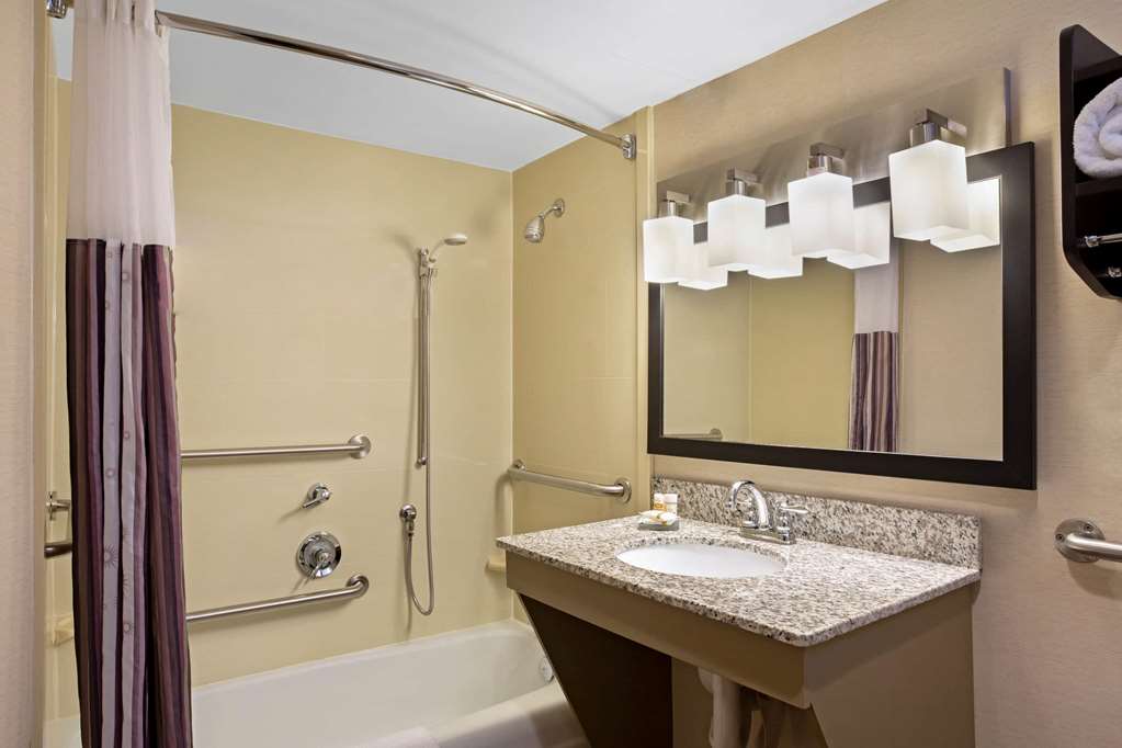La Quinta Inn & Suites by Wyndham Springfield MA - photo 10