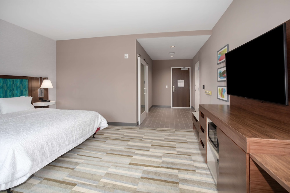 Hampton Inn & Suites Watsonville - photo 13