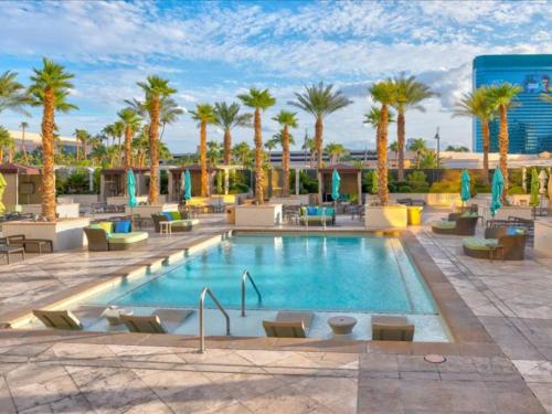 Ultimate Vegas Trip with Sphere View Pool and Gym