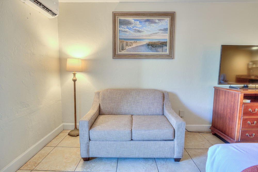 La Fiesta Ocean Inn And Suites - photo 8